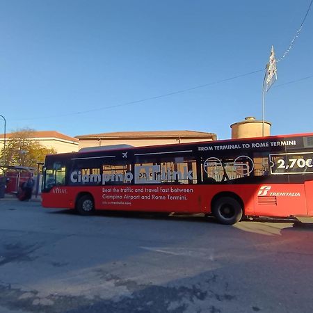 Adriatic Room 50 M Dalla Stazione Ferroviaria Di Ciampino E Dalla Navetta Aeroportuale Kültér fotó