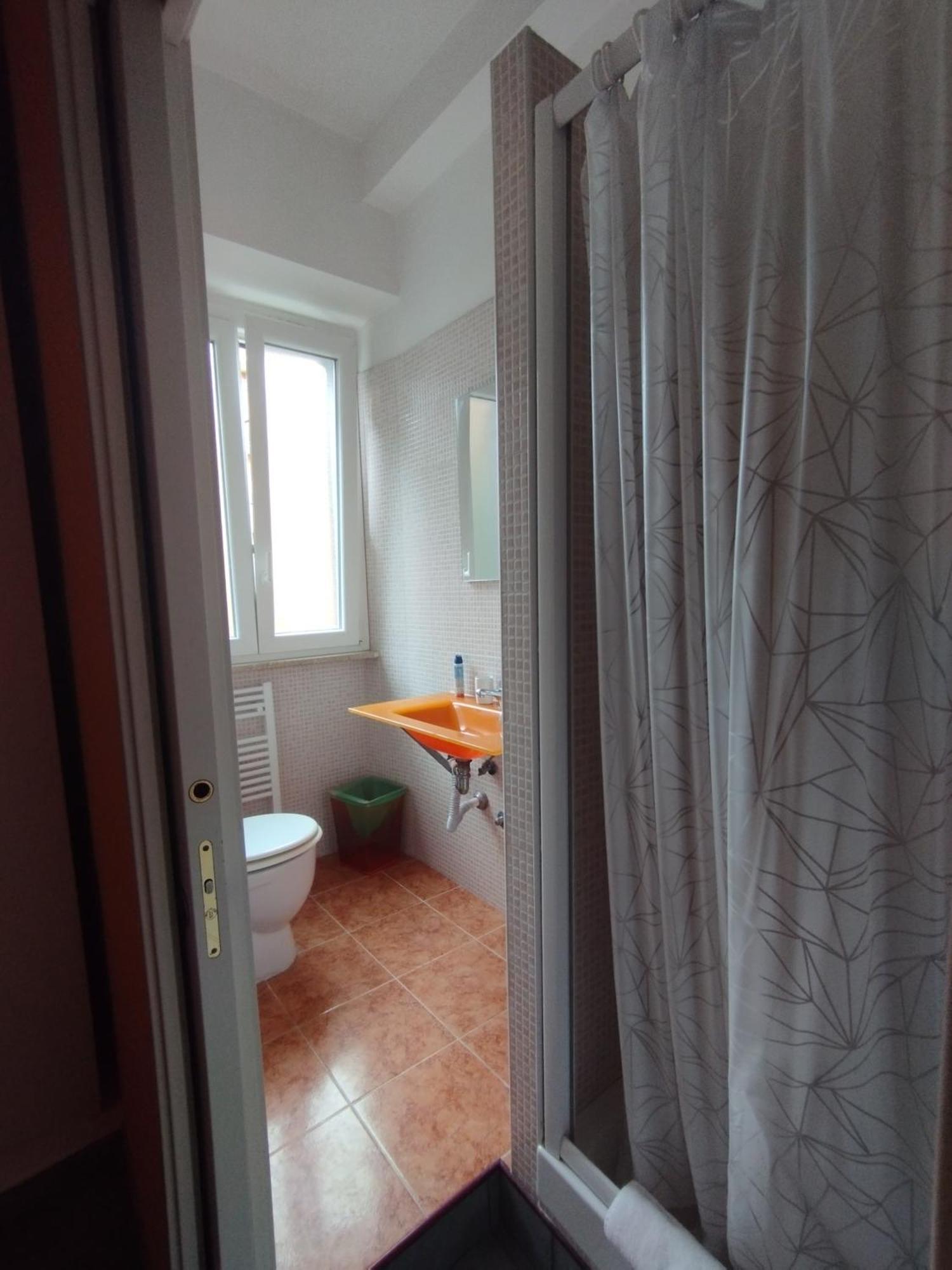 Adriatic Room 50 M Dalla Stazione Ferroviaria Di Ciampino E Dalla Navetta Aeroportuale Kültér fotó