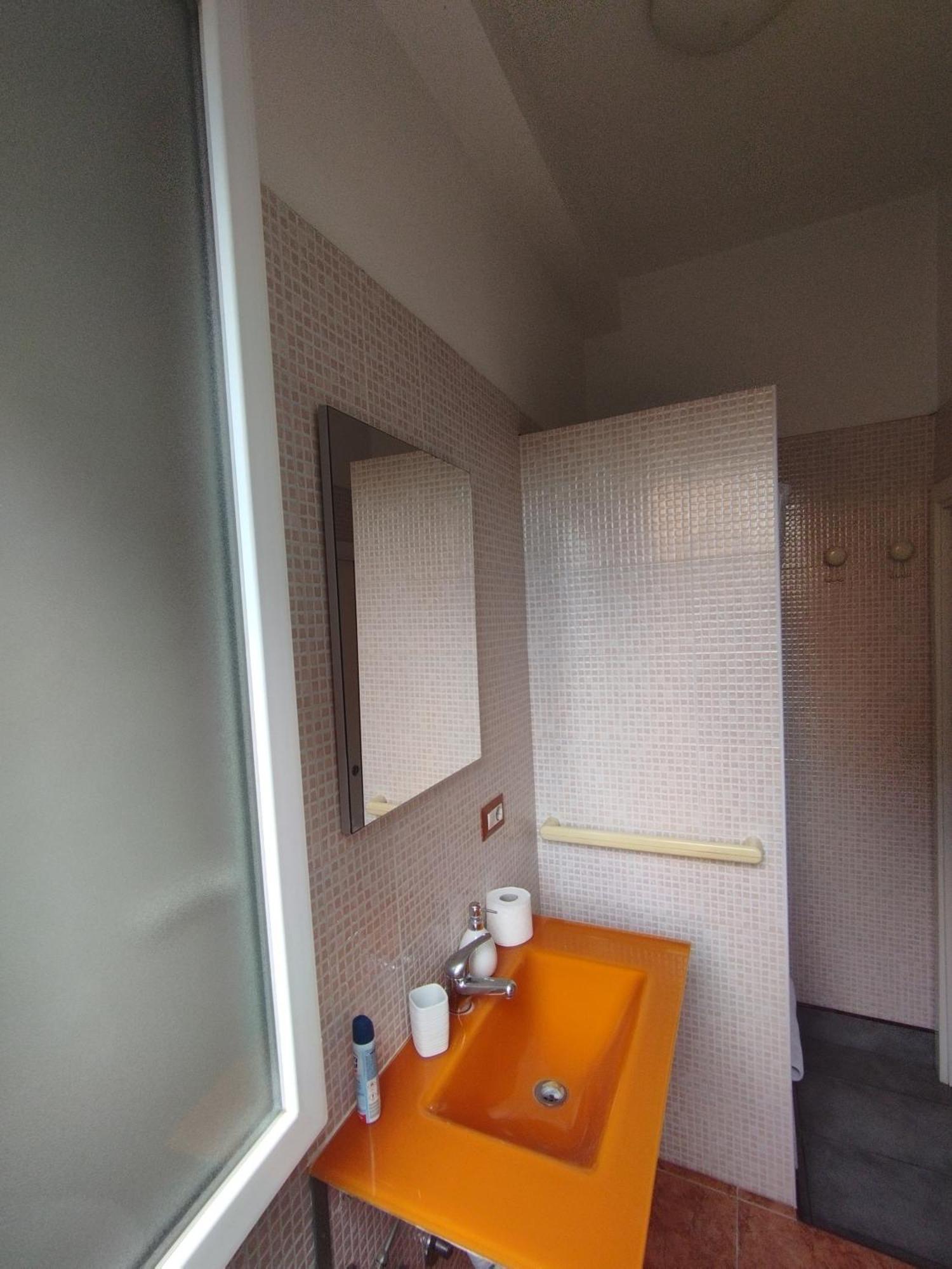 Adriatic Room 50 M Dalla Stazione Ferroviaria Di Ciampino E Dalla Navetta Aeroportuale Kültér fotó