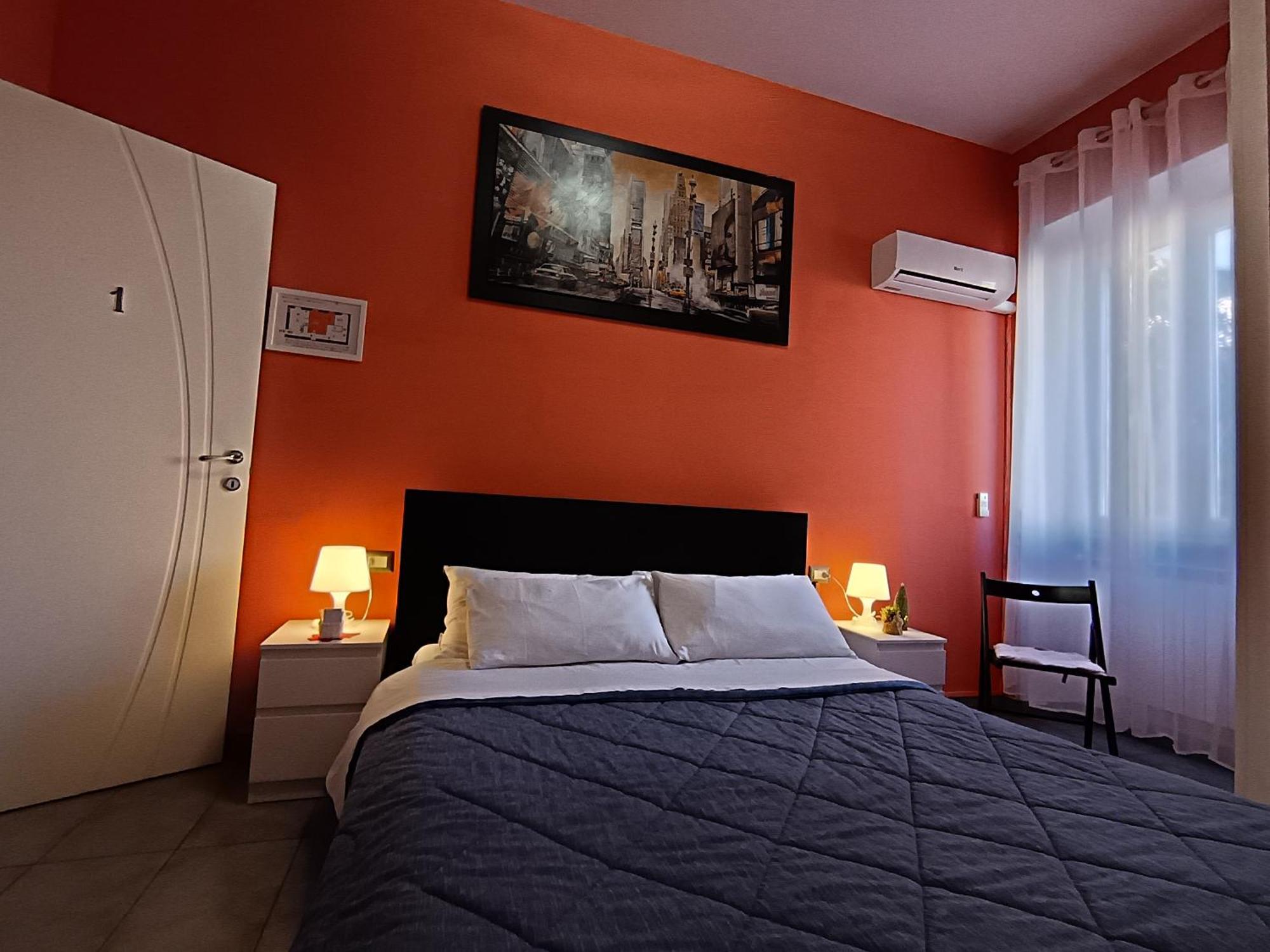 Adriatic Room 50 M Dalla Stazione Ferroviaria Di Ciampino E Dalla Navetta Aeroportuale Kültér fotó