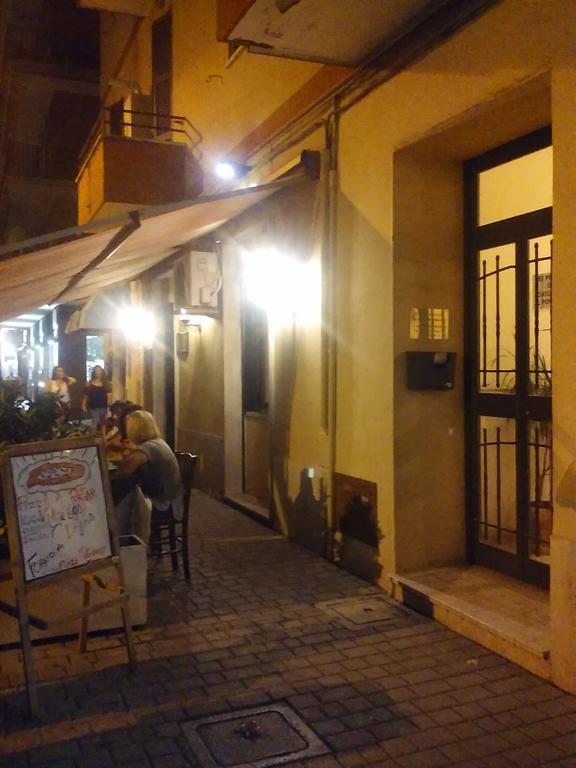 Adriatic Room 50 M Dalla Stazione Ferroviaria Di Ciampino E Dalla Navetta Aeroportuale Kültér fotó