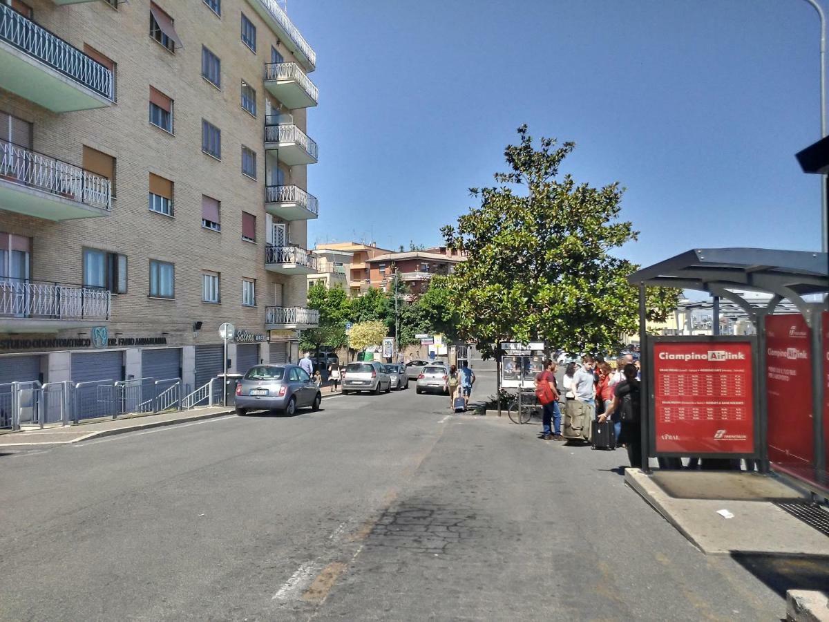 Adriatic Room 50 M Dalla Stazione Ferroviaria Di Ciampino E Dalla Navetta Aeroportuale Kültér fotó